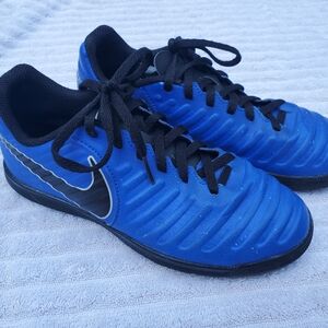 Boy/Girl Nike Tiempo Blue Indoor Soccer Shoes 4.5Y